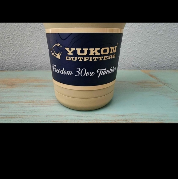 NEW "Try that in my Hometown " Yukon Buc-ees tumbler - Picture 3 of 8